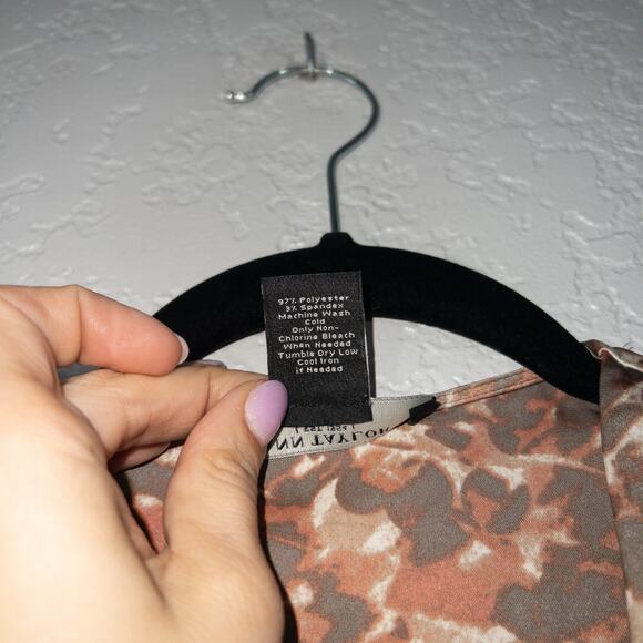 Ann Taylor Tan Satin Print Ruffle Front Tank Top Size 4 Petite - Picture 5 of 5